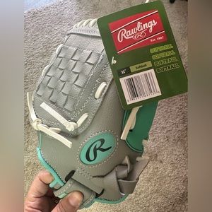 The Rawlings Fastpitch Series 11” Softball Glove